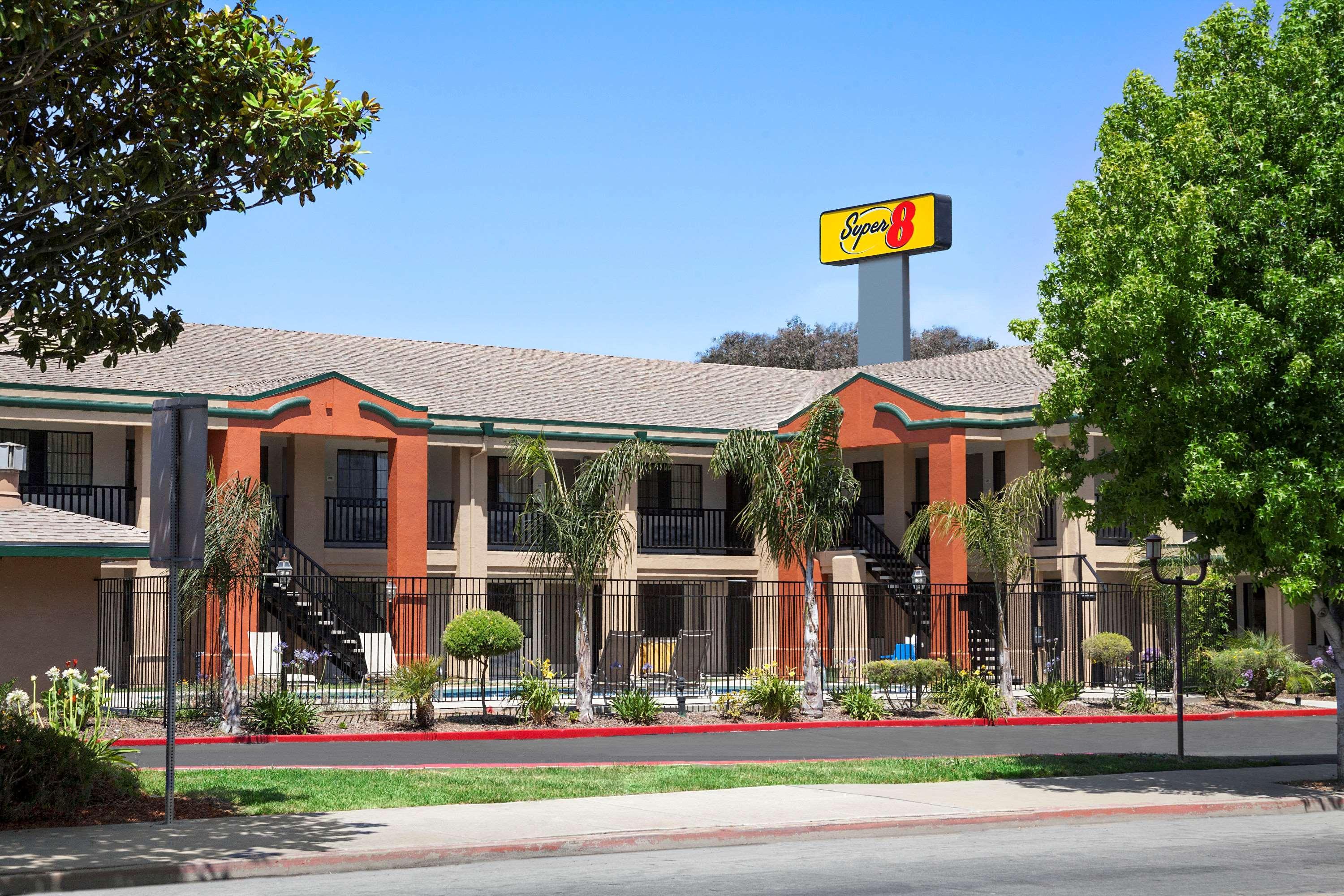 Super 8 By Wyndham Motel