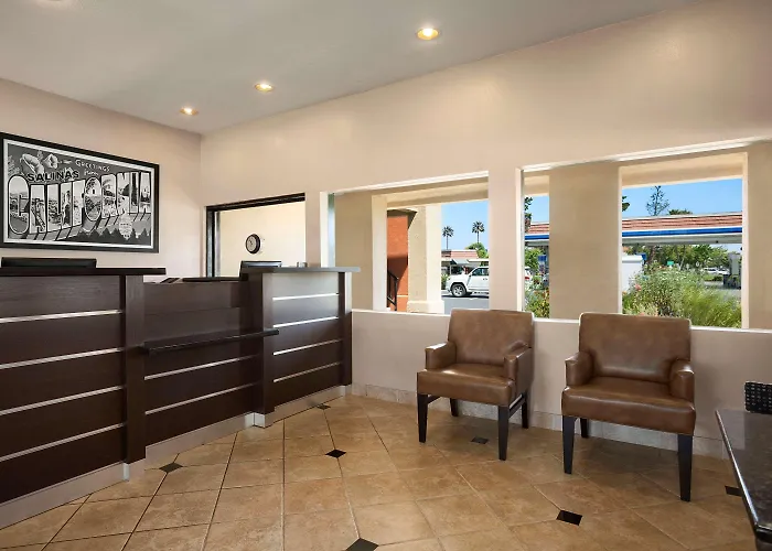 Super 8 By Wyndham Salinas