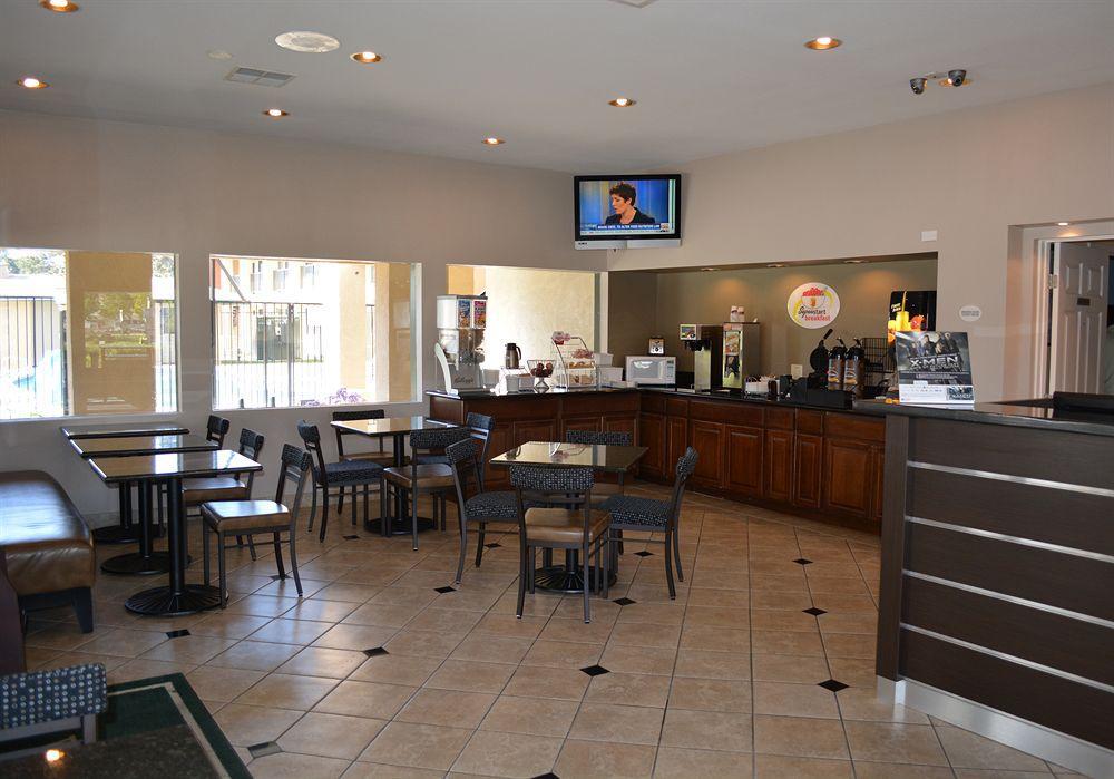 Motel Super 8 By Wyndham Salinas