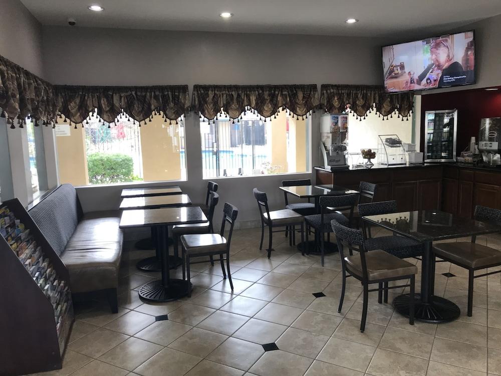Super 8 By Wyndham Motel