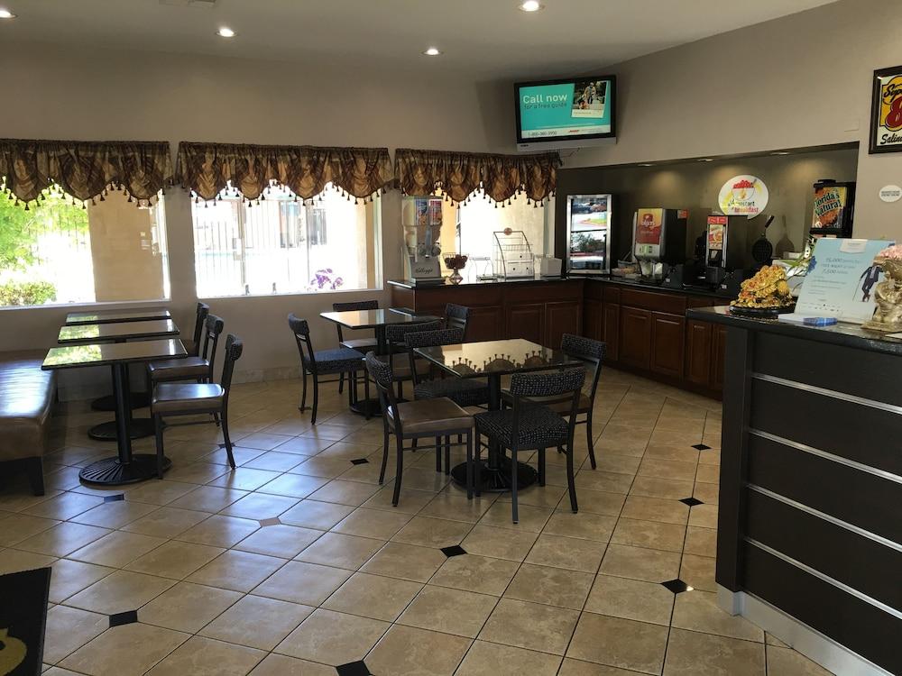 Motel Super 8 By Wyndham Salinas