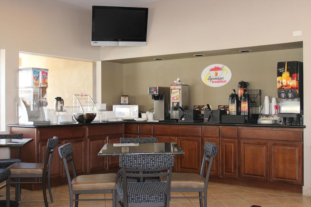Super 8 By Wyndham Motel 2*