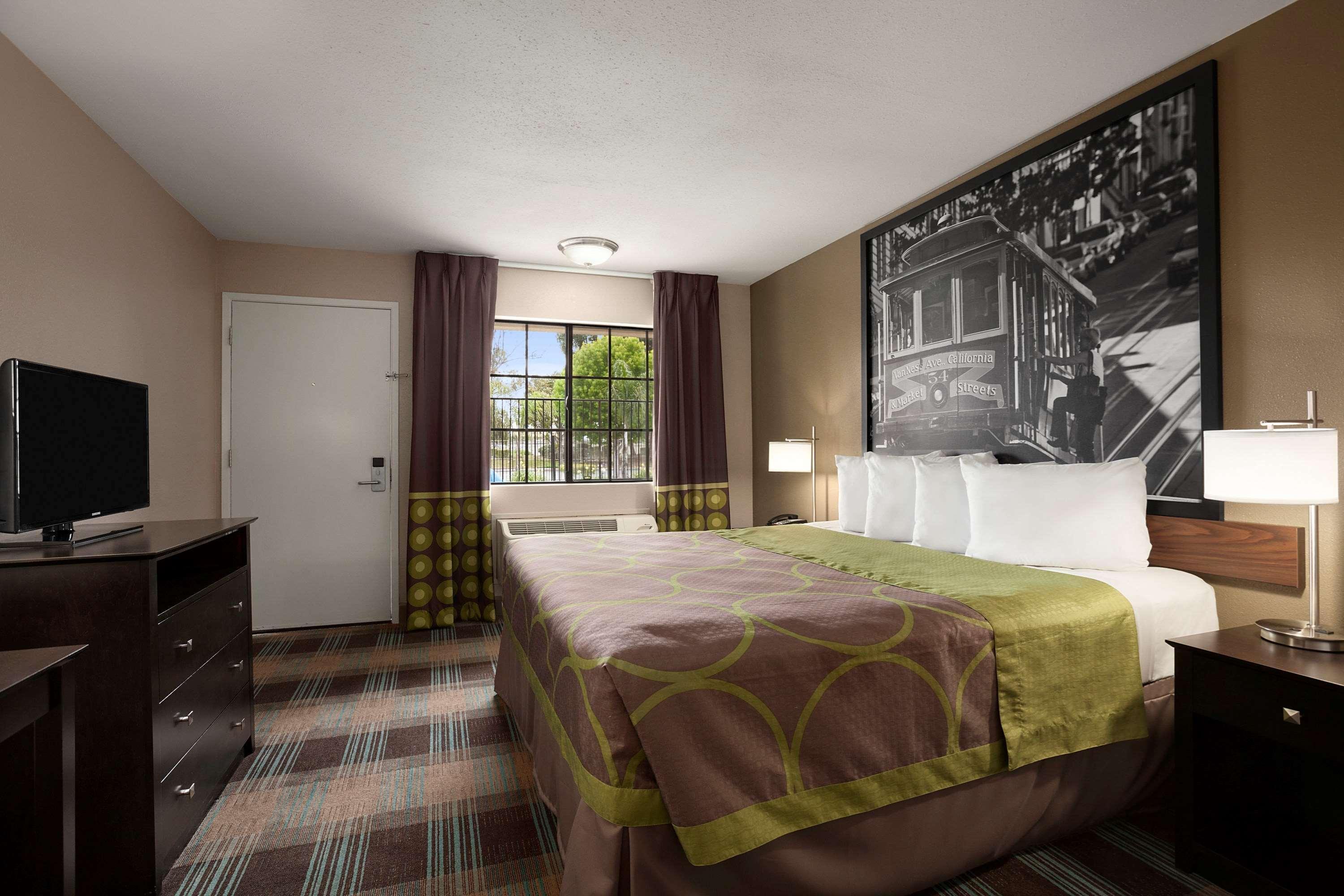 Super 8 By Wyndham Motel