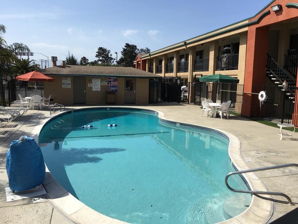 Super 8 By Wyndham Salinas
