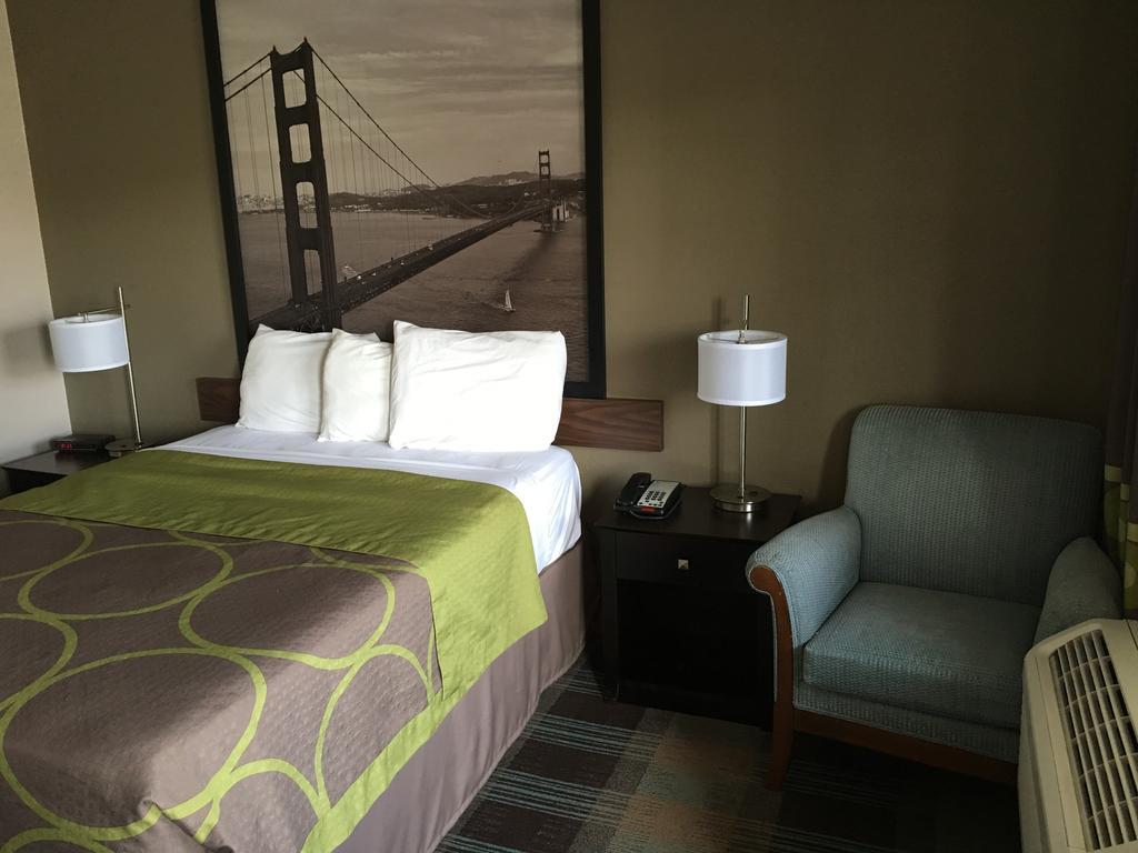 Super 8 By Wyndham Motel 2*