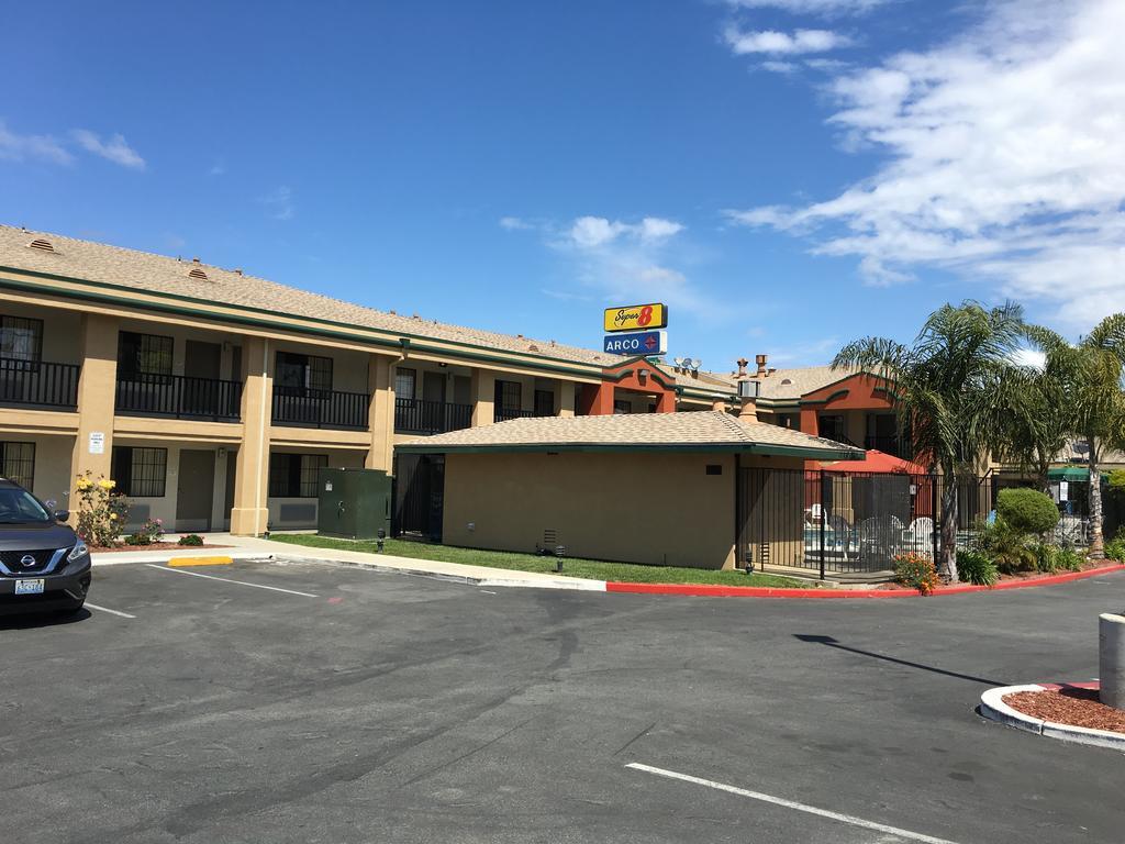 Motel Super 8 By Wyndham Salinas