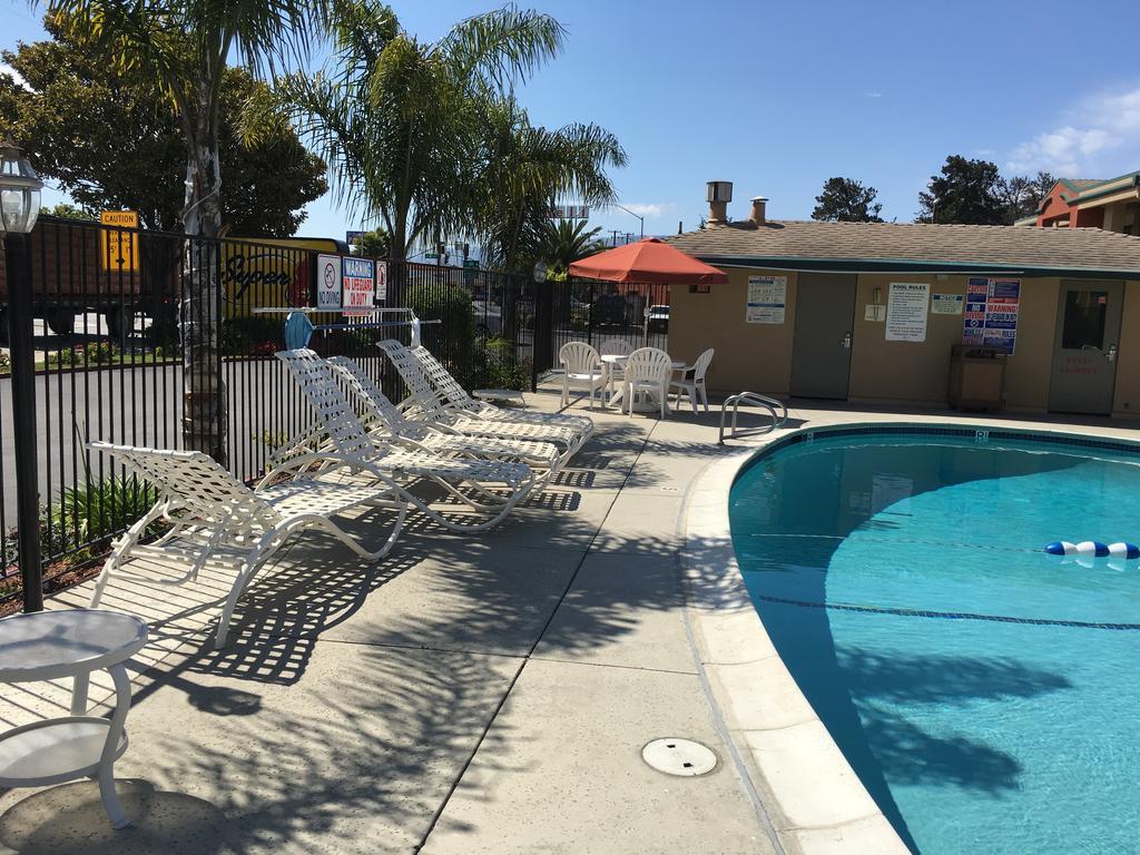 Motel Super 8 By Wyndham Salinas