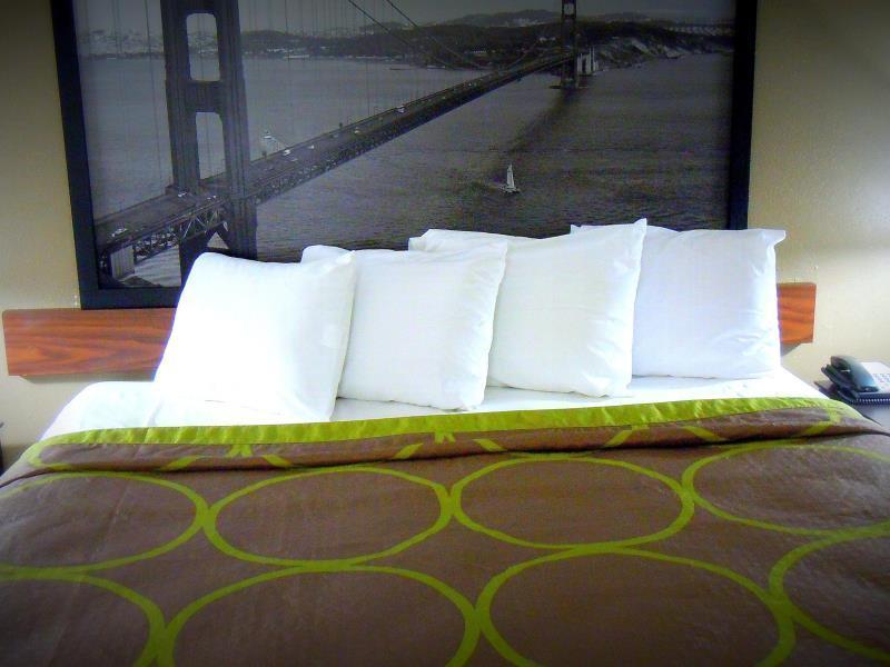 Motel Super 8 By Wyndham Salinas