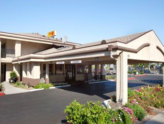 Motel Super 8 By Wyndham Salinas