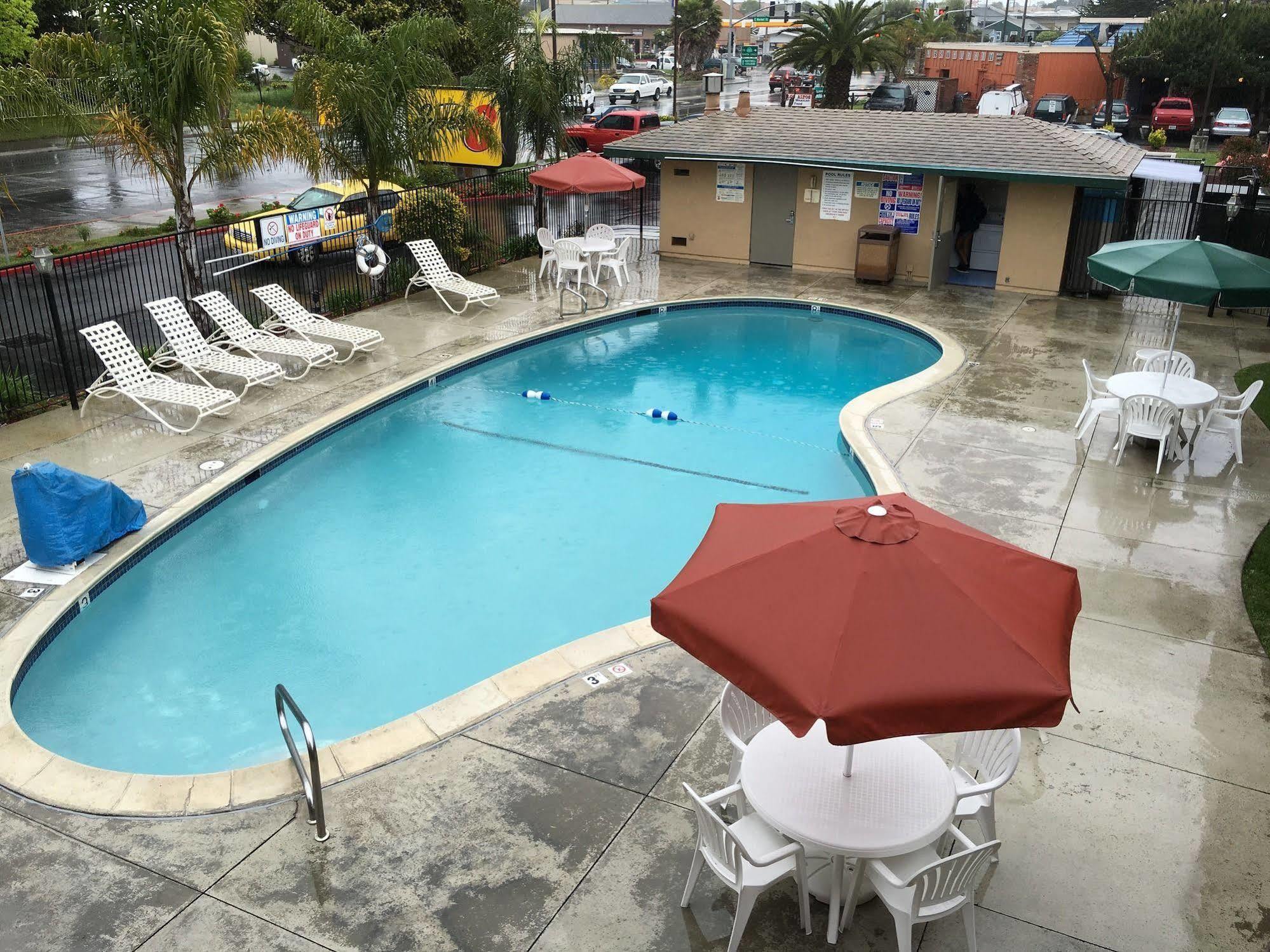 Super 8 By Wyndham Motel Salinas