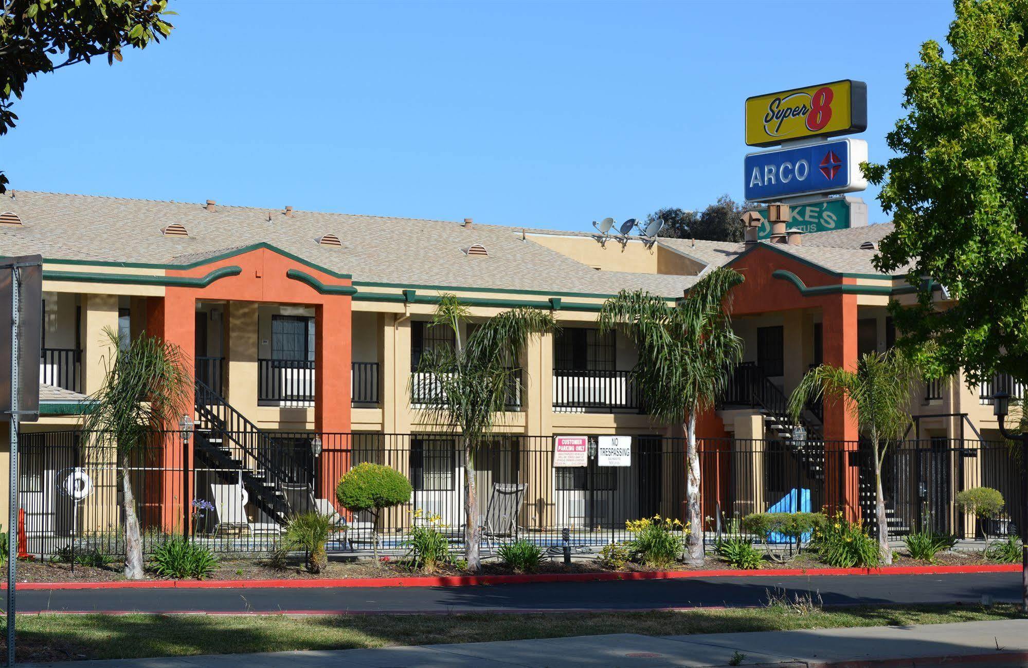 Super 8 By Wyndham Motel