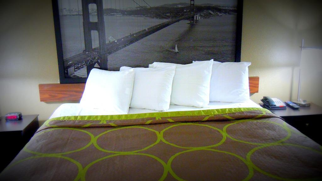 Super 8 By Wyndham 2* Salinas